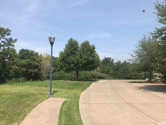 711 7TH Street Court, Moline, IL 61265