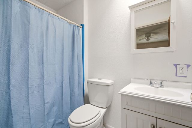 6056 Kilmer Avenue NW, Albuquerque, NM 87120