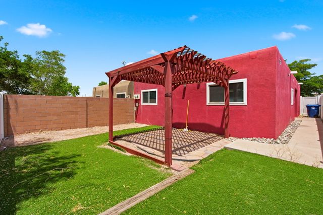 6056 Kilmer Avenue NW, Albuquerque, NM 87120