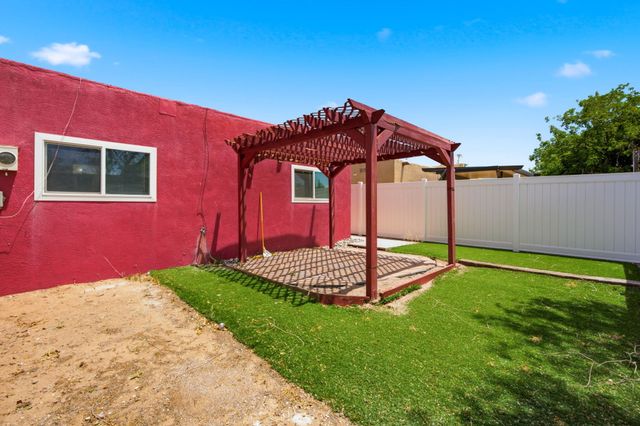 6056 Kilmer Avenue NW, Albuquerque, NM 87120