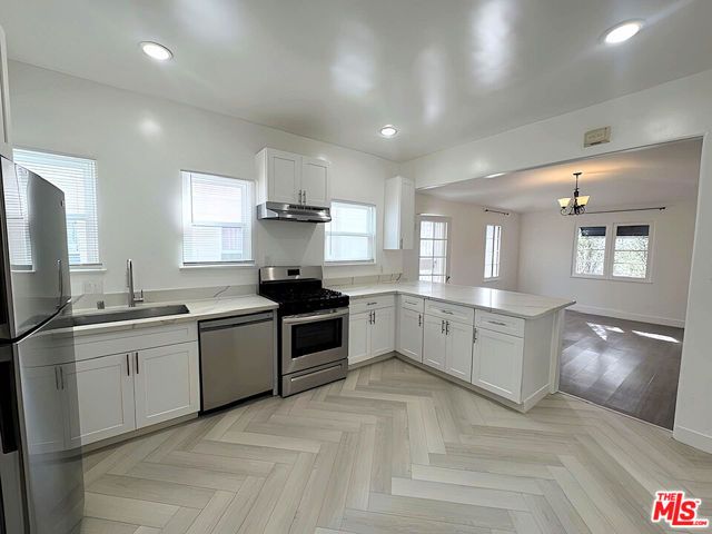 126 N Hamilton Drive, Beverly Hills, CA 90211