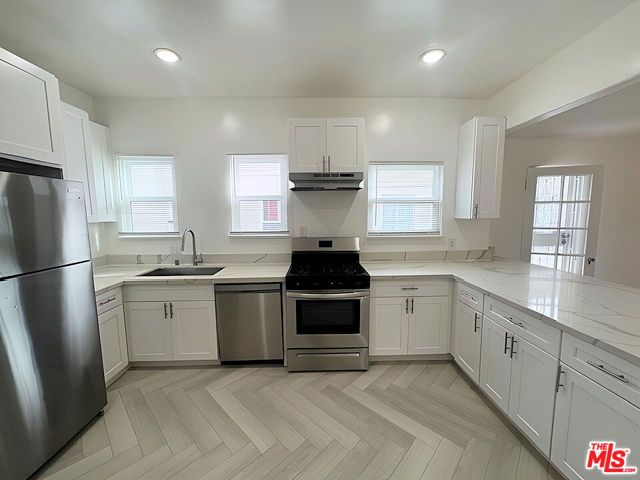 126 N Hamilton Drive, Beverly Hills, CA 90211