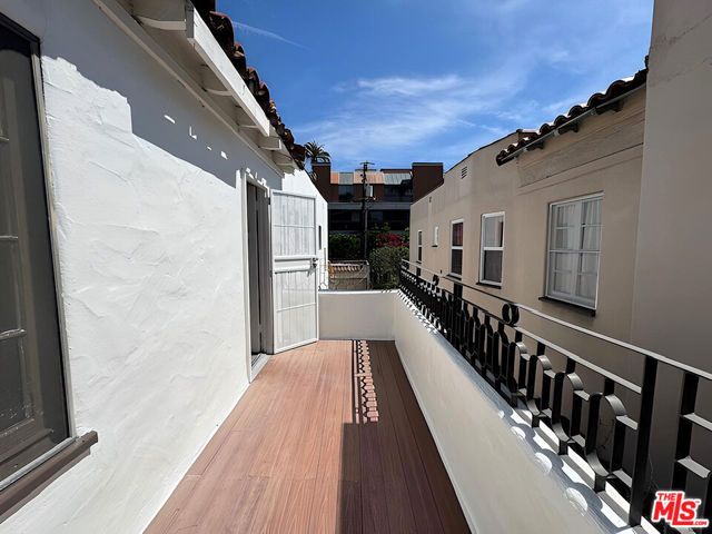 126 N Hamilton Drive, Beverly Hills, CA 90211