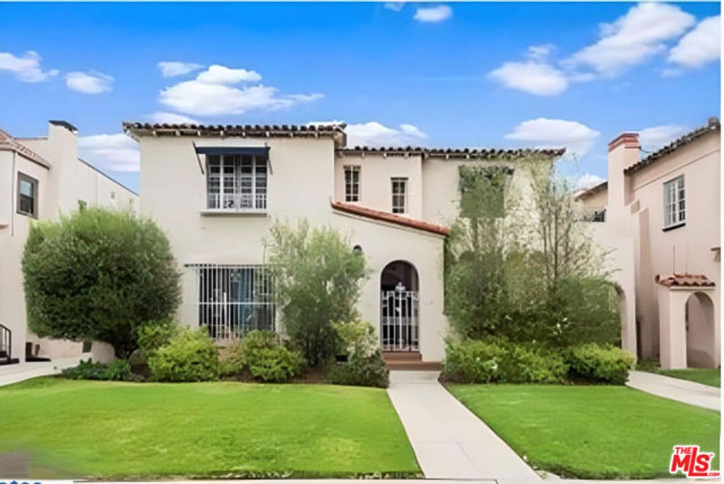 126 N Hamilton Drive, Beverly Hills, CA 90211