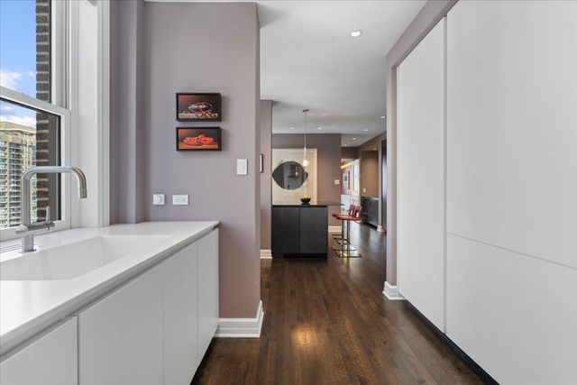 179 E LAKE SHORE Drive 25W, Chicago, IL 60611