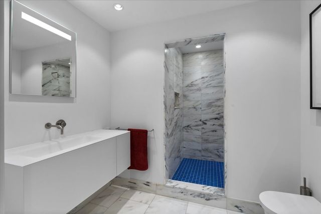 179 E LAKE SHORE Drive 25W, Chicago, IL 60611