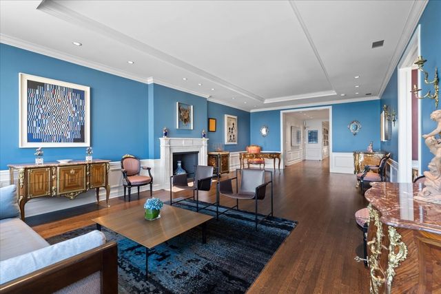 179 E LAKE SHORE Drive 25W, Chicago, IL 60611