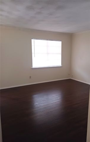 634 N Bowen Road, Arlington, TX 76012