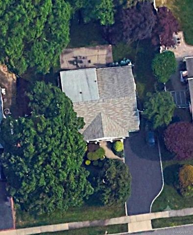 21 Wesleyan Road, Commack, NY 11725