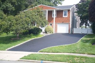 21 Wesleyan Road, Commack, NY 11725