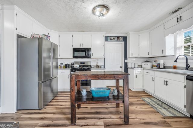 1501 Queen Elizabeth Drive, Locust Grove, GA 30248