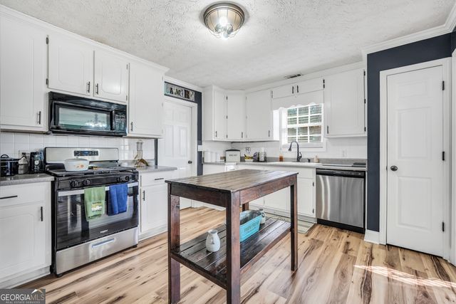 1501 Queen Elizabeth Drive, Locust Grove, GA 30248