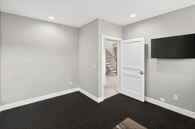 101 Spring Farm Road, North Oaks, MN 55127