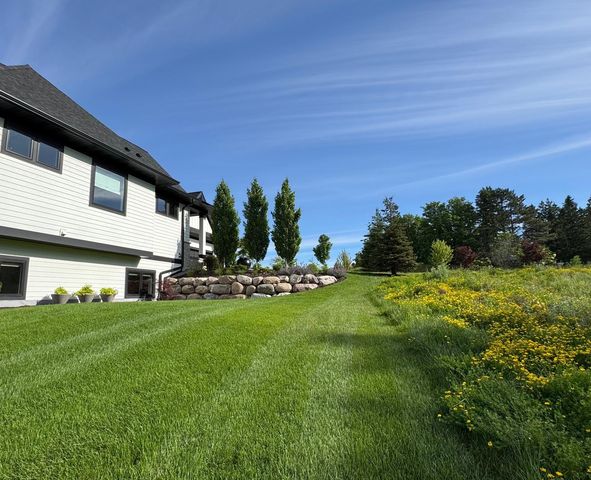 101 Spring Farm Road, North Oaks, MN 55127
