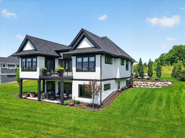 101 Spring Farm Road, North Oaks, MN 55127