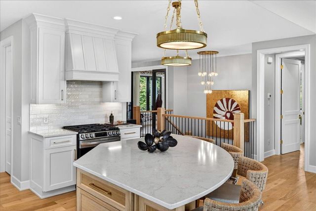 101 Spring Farm Road, North Oaks, MN 55127
