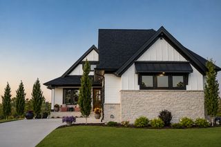 101 Spring Farm Road, North Oaks, MN 55127