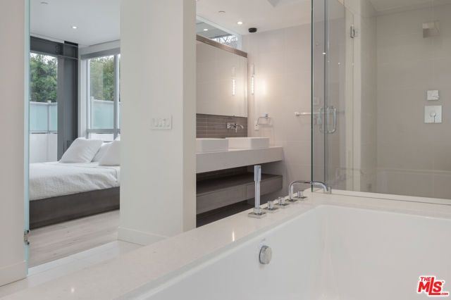 11962 GORHAM Avenue 2, Los Angeles, CA 90049