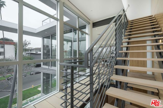 11962 GORHAM Avenue 2, Los Angeles, CA 90049