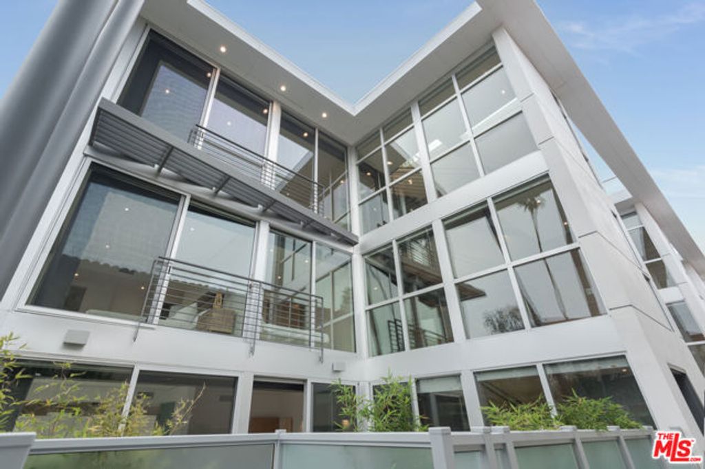 11962 GORHAM Avenue 2, Los Angeles, CA 90049