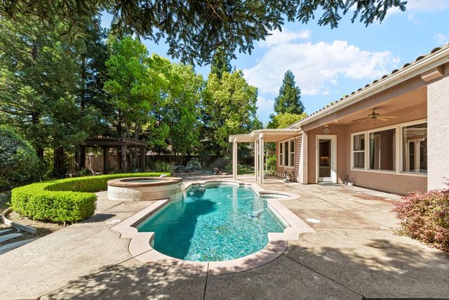 19 Zeller Pl, Sacramento, CA 95835