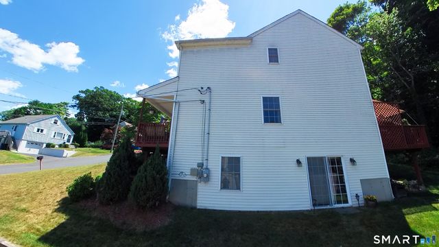21 Hillcrest Avenue, Meriden, CT 06451