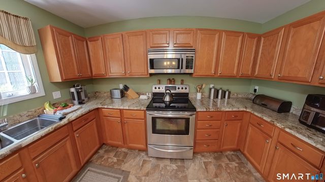 21 Hillcrest Avenue, Meriden, CT 06451