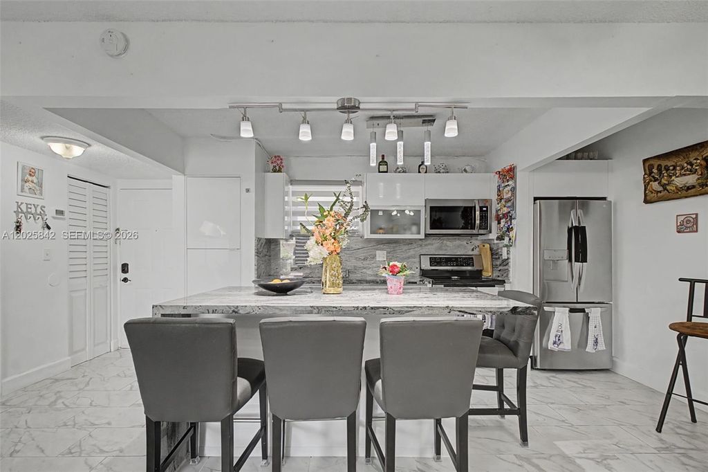 399 NW 72nd Ave 320, Miami, FL 33126