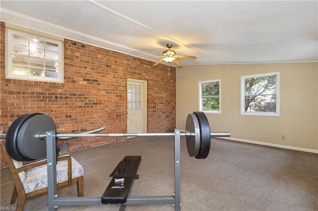 1749 Pattie LN, Chesapeake, VA 23321