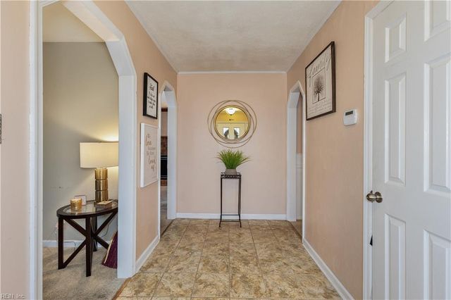 1749 Pattie LN, Chesapeake, VA 23321