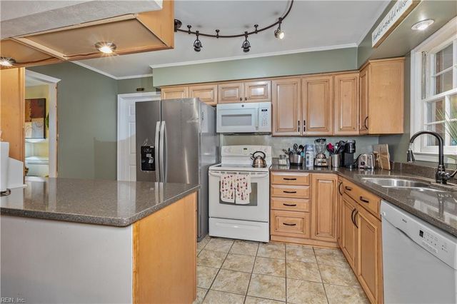 1749 Pattie LN, Chesapeake, VA 23321