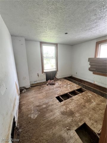 996 Burkhardt Avenue, Akron, OH 44301