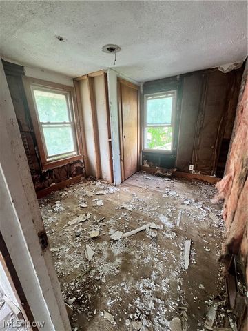 996 Burkhardt Avenue, Akron, OH 44301