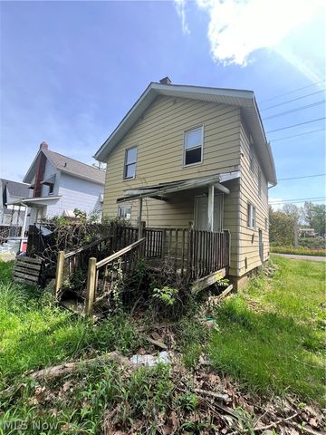 996 Burkhardt Avenue, Akron, OH 44301