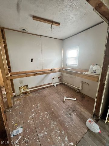 996 Burkhardt Avenue, Akron, OH 44301