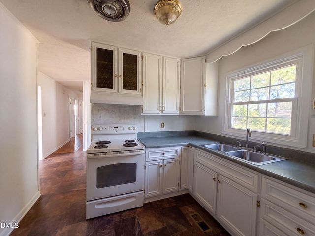 2806 E Cramer Drive, Fayetteville, NC 28306