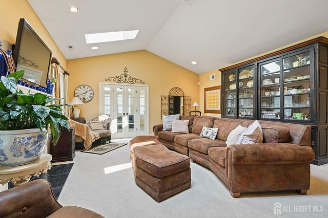 52 Vineyard Court, Monroe, NJ 08831