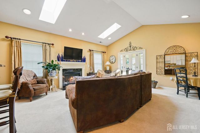 52 Vineyard Court, Monroe, NJ 08831