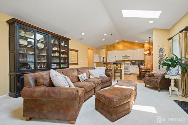 52 Vineyard Court, Monroe, NJ 08831