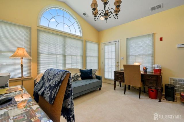 52 Vineyard Court, Monroe, NJ 08831