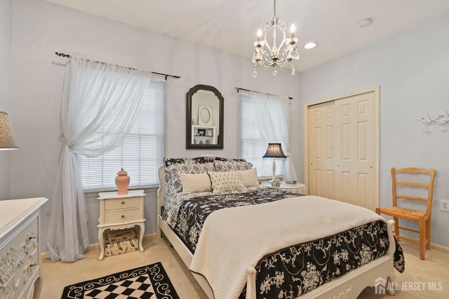 52 Vineyard Court, Monroe, NJ 08831