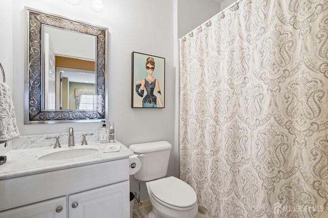 52 Vineyard Court, Monroe, NJ 08831