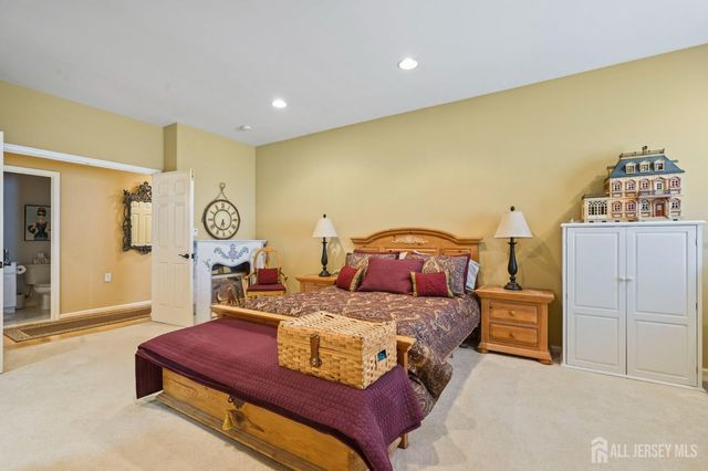 52 Vineyard Court, Monroe, NJ 08831