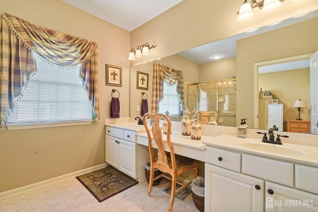 52 Vineyard Court, Monroe, NJ 08831