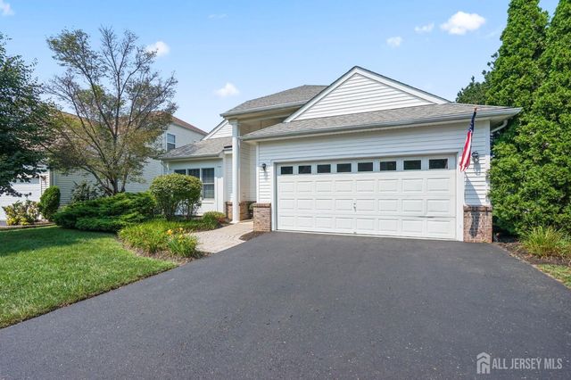 52 Vineyard Court, Monroe, NJ 08831