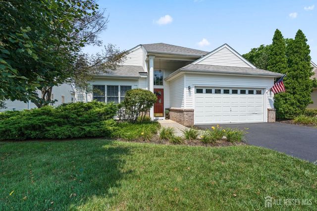 52 Vineyard Court, Monroe, NJ 08831