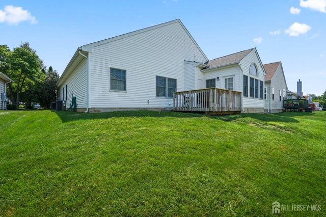 52 Vineyard Court, Monroe, NJ 08831