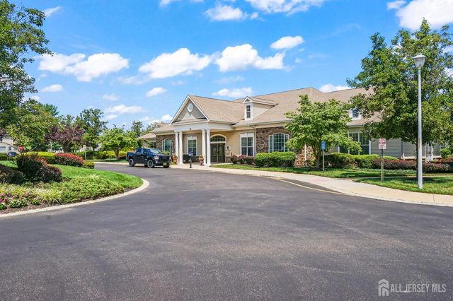 52 Vineyard Court, Monroe, NJ 08831