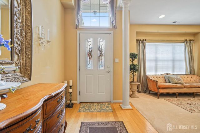 52 Vineyard Court, Monroe, NJ 08831