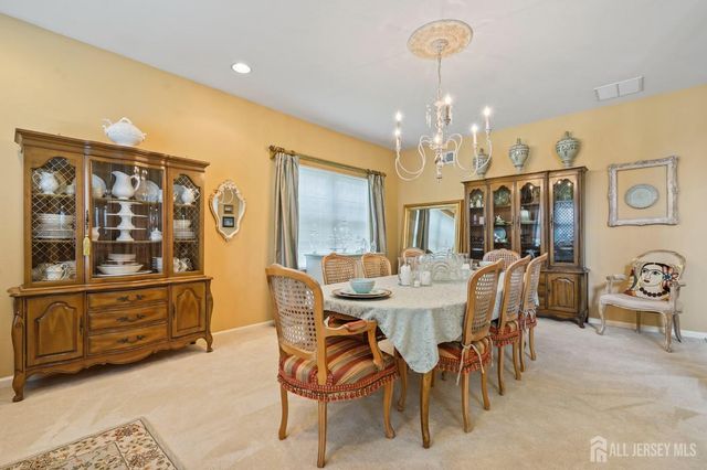 52 Vineyard Court, Monroe, NJ 08831